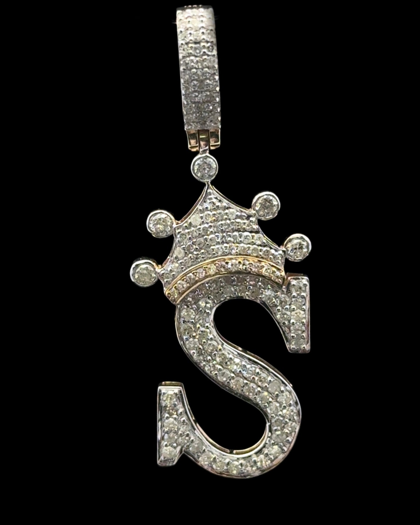 PENDANT LETRA S CON CORONA DIAMANTES 2.8GR 0.7CT 14K (SLNPD 0172-S)