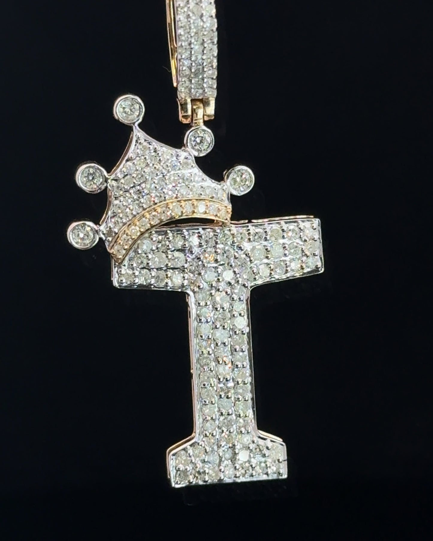 PENDANT LETRA T CON CORONA DIAMANTES 3.2GR 0.91CT 14K (SLNPD 0172-T)