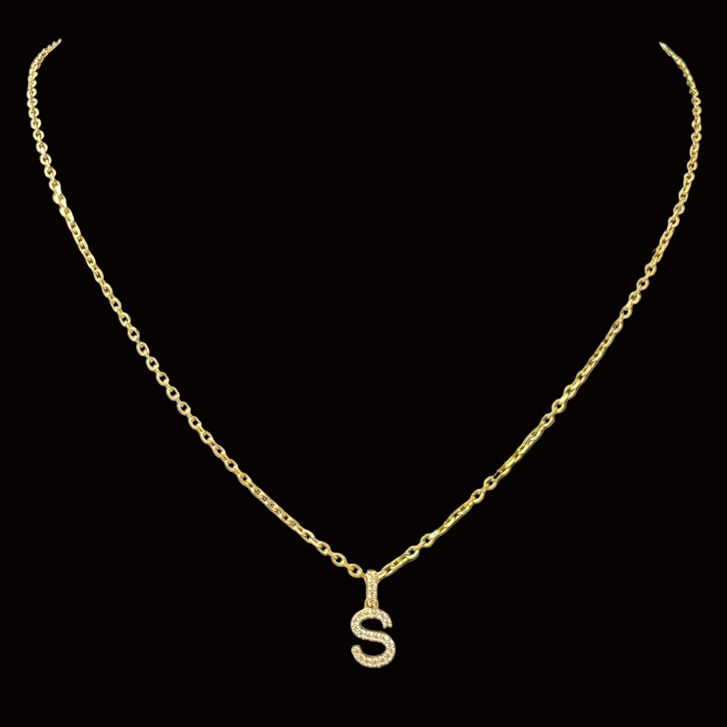 Collar con la letra S, 4,3 gr, 14 quilates, 18"