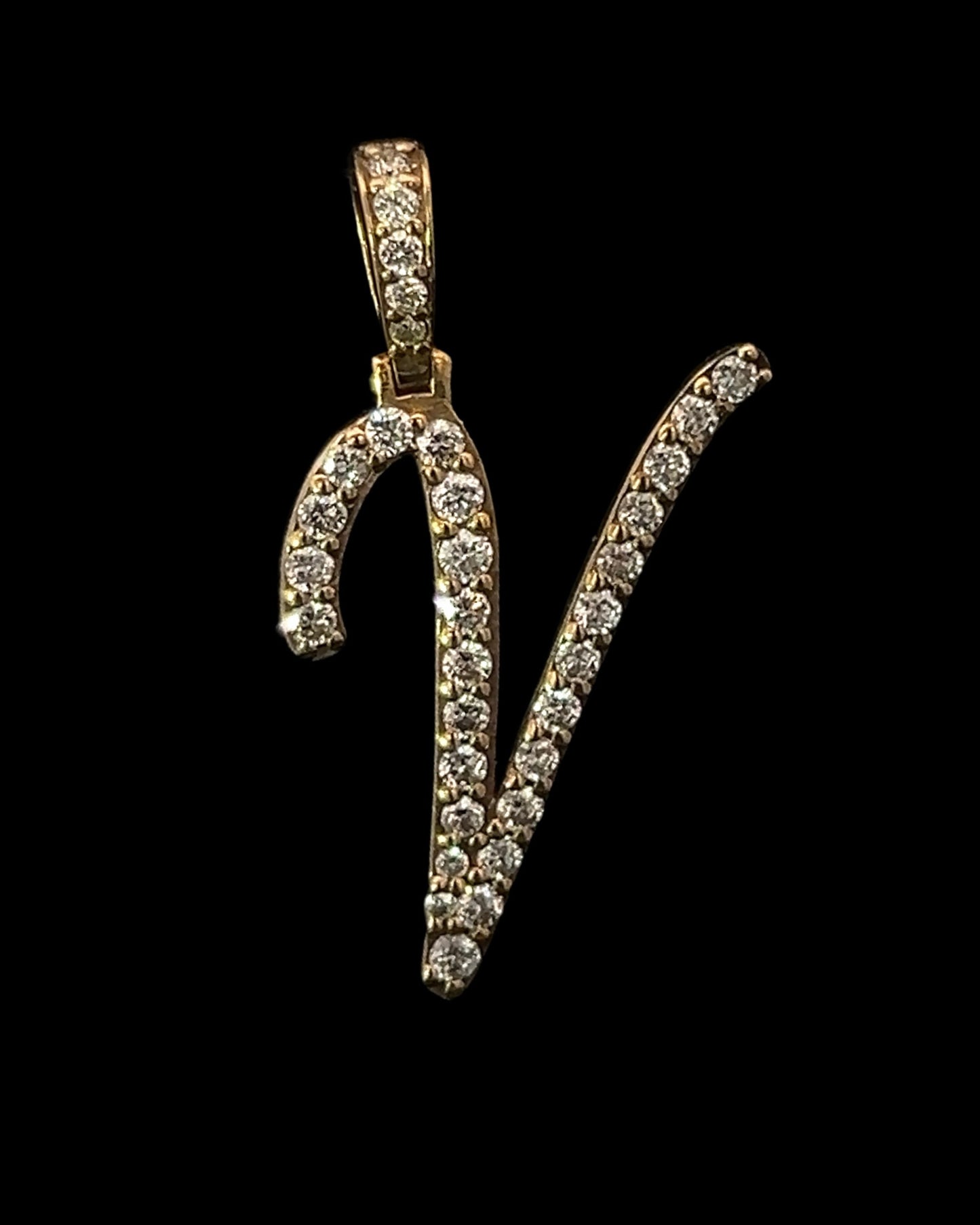 Yellow Gold Letter V Pendant 0.68CT 2.3GR 14K