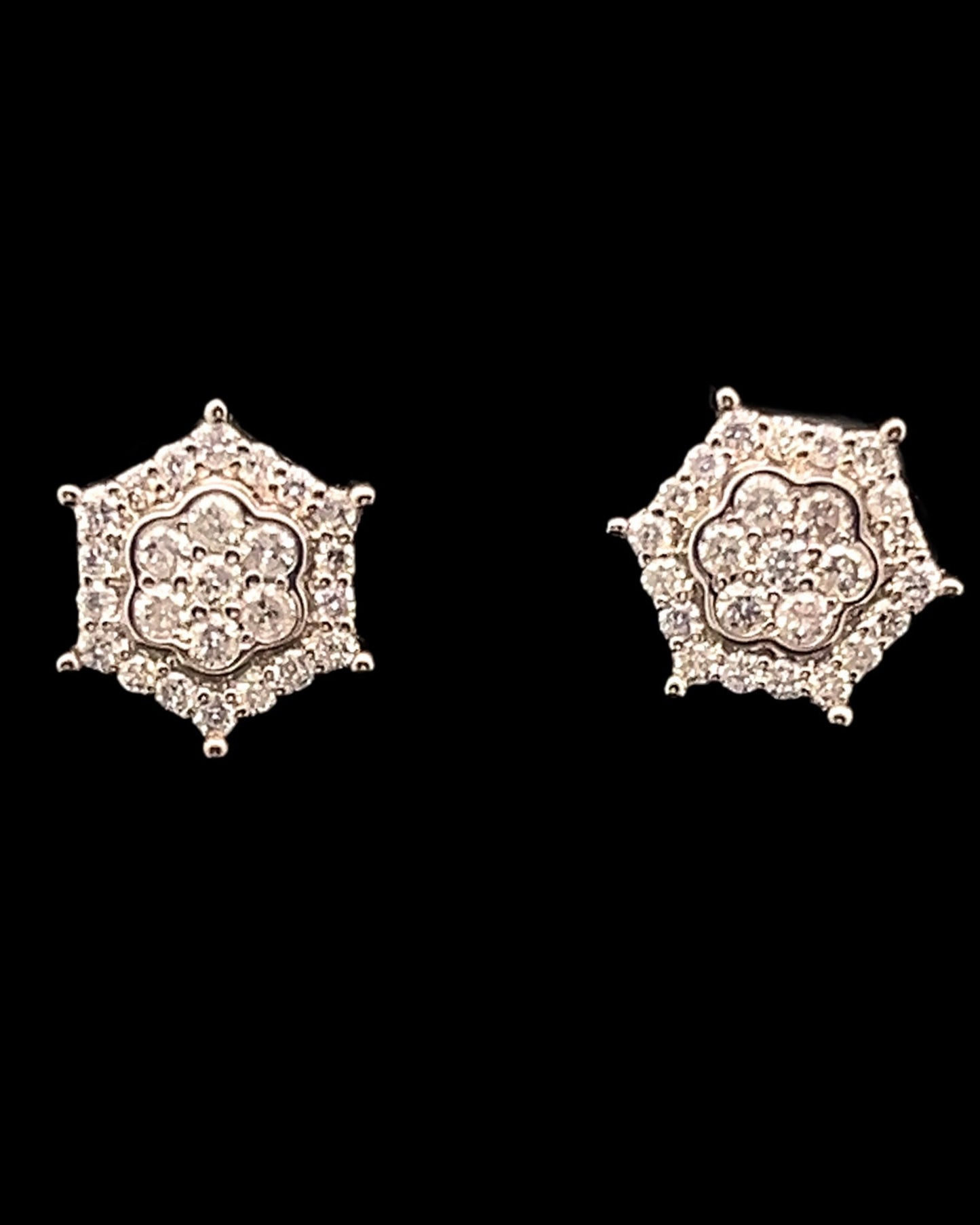 ARETES FLOR PUAS BLANCO 0.41CT 14K