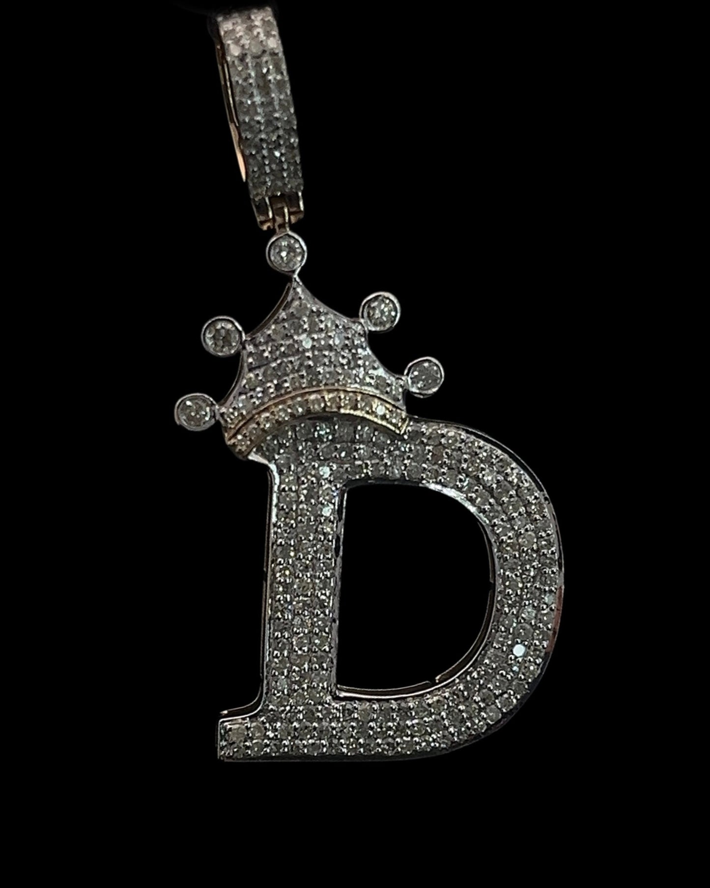 PENDANT LETRA D CON CORONA DIAMANTES 3.4GR 0.94CT 14K (SLNPD 0172-D)