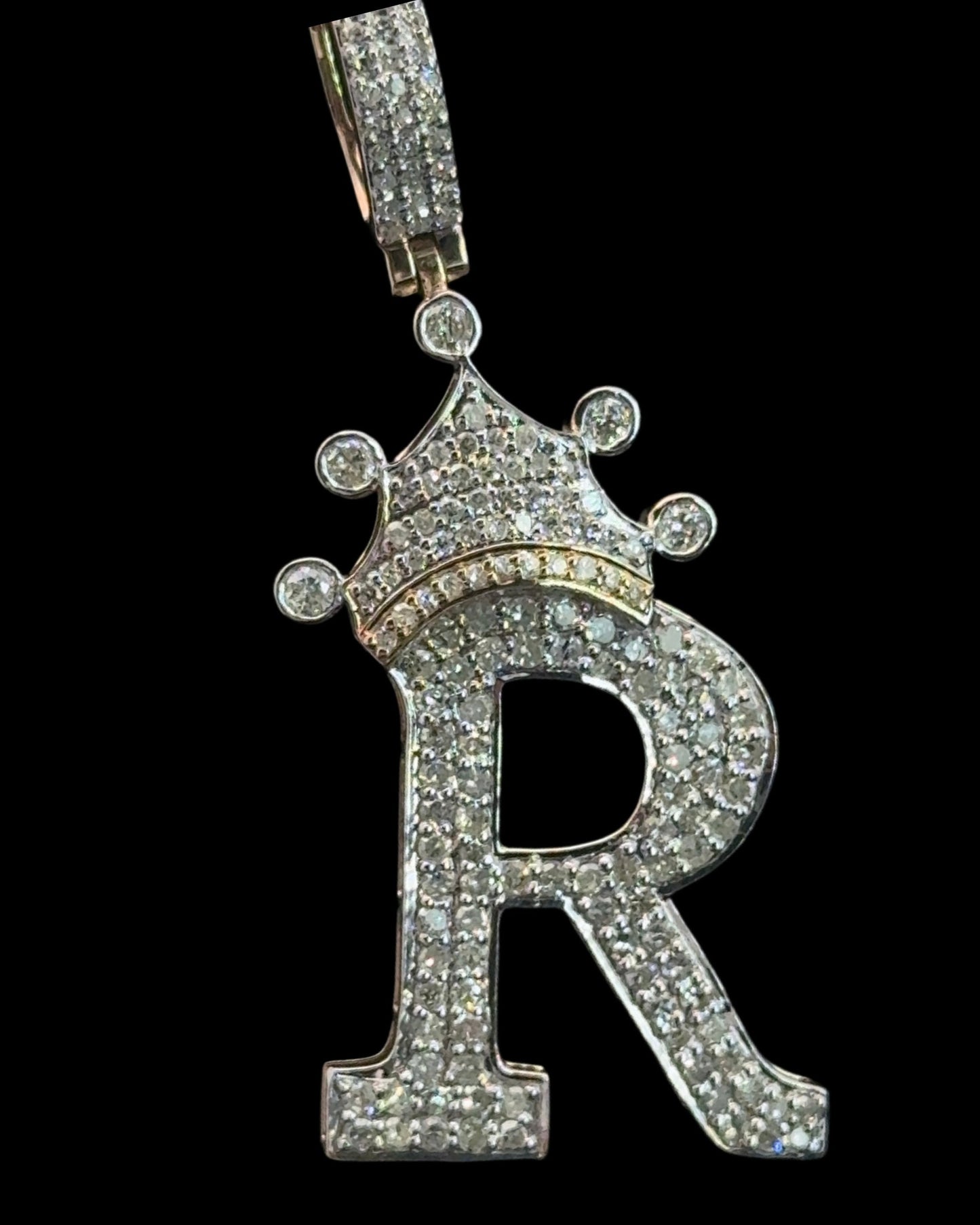 PENDANT LETRA R CON CORONA DIAMANTES 3.3GR 0.94CT 14K (SLNPD 0172-R)