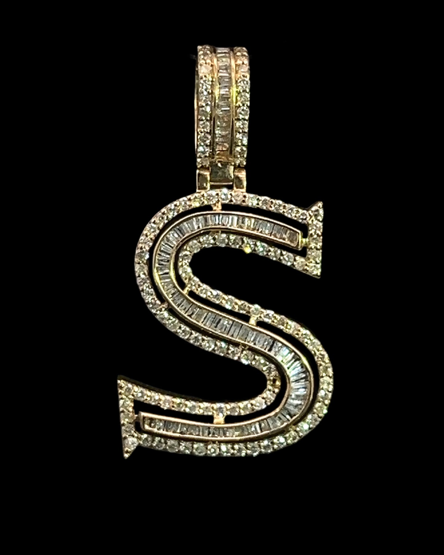 PENDANT LETRA S BAGUETTES 0.9CT 3GR 14K