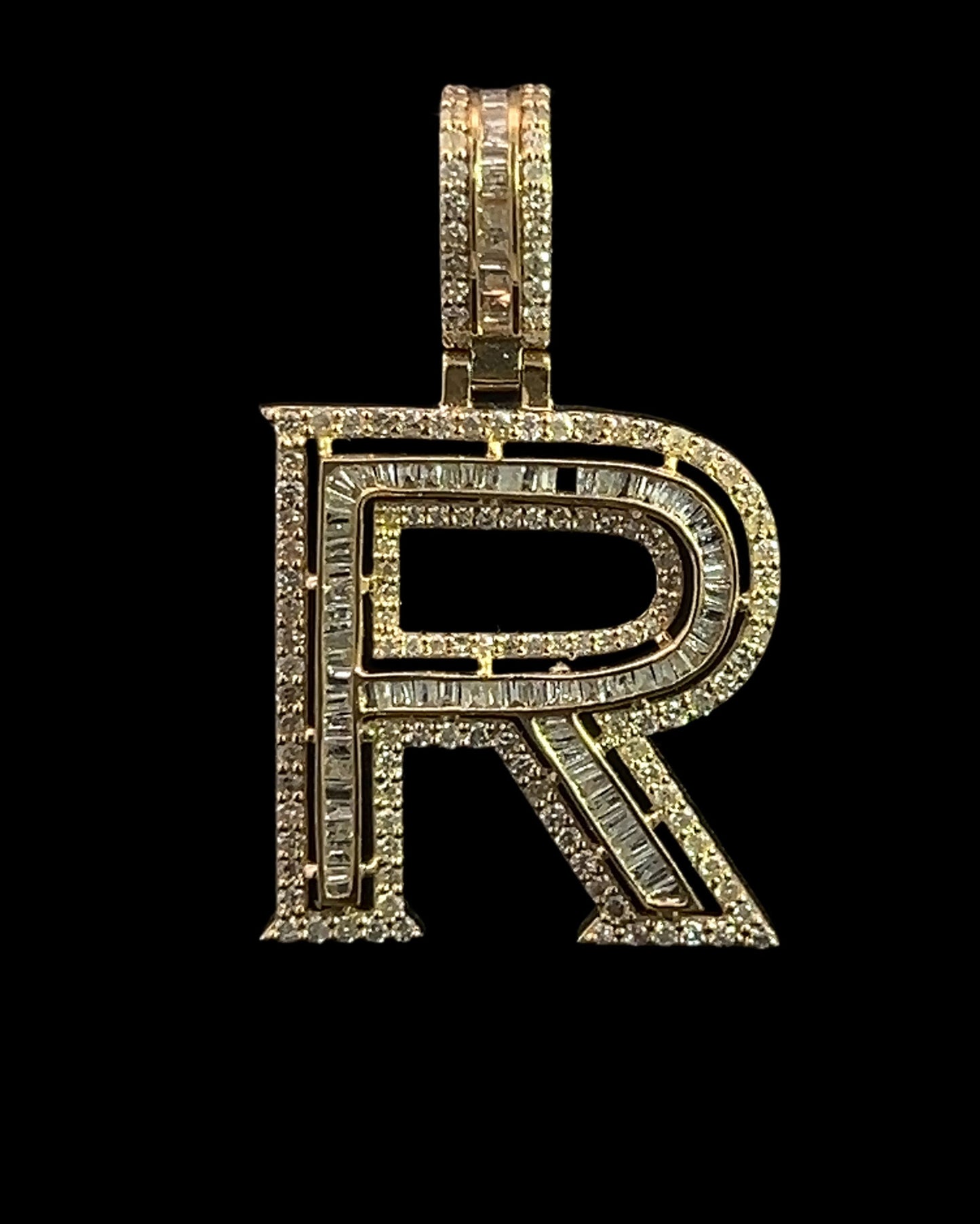 PENDANT LETRA R BAGUETTES 1.1CT 3.3GR 14K