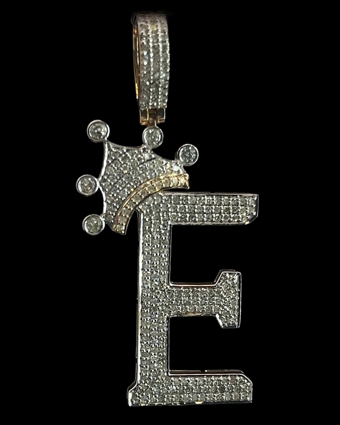 PENDANT LETRA E CON CORONA DIAMANTES 3.8GR 0.8CT 14K (SLNPD 0172-E)