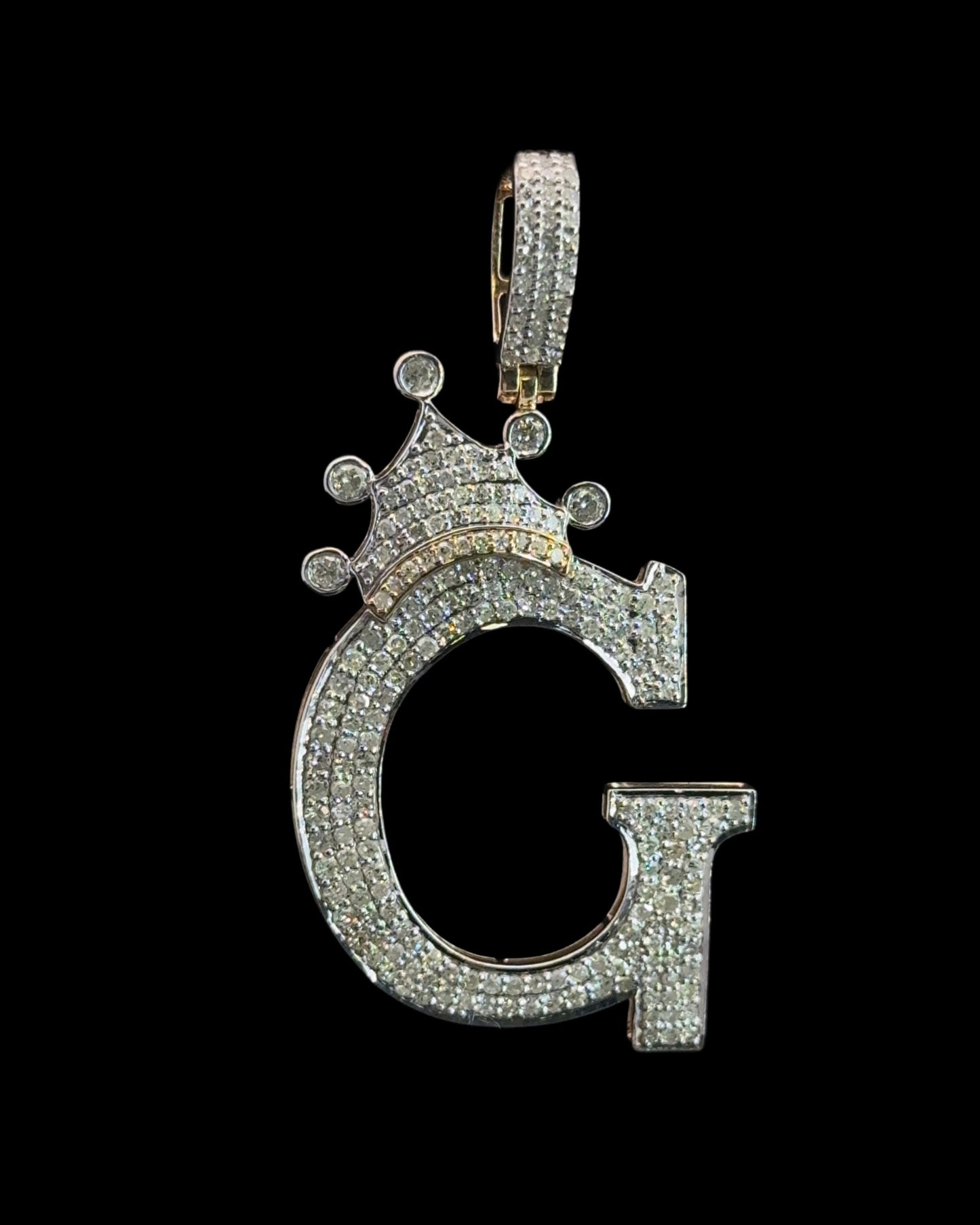 PENDANT LETRA G CON CORONA DIAMANTES 4GR 1.02CT 14K (SLNPD 0172-G)