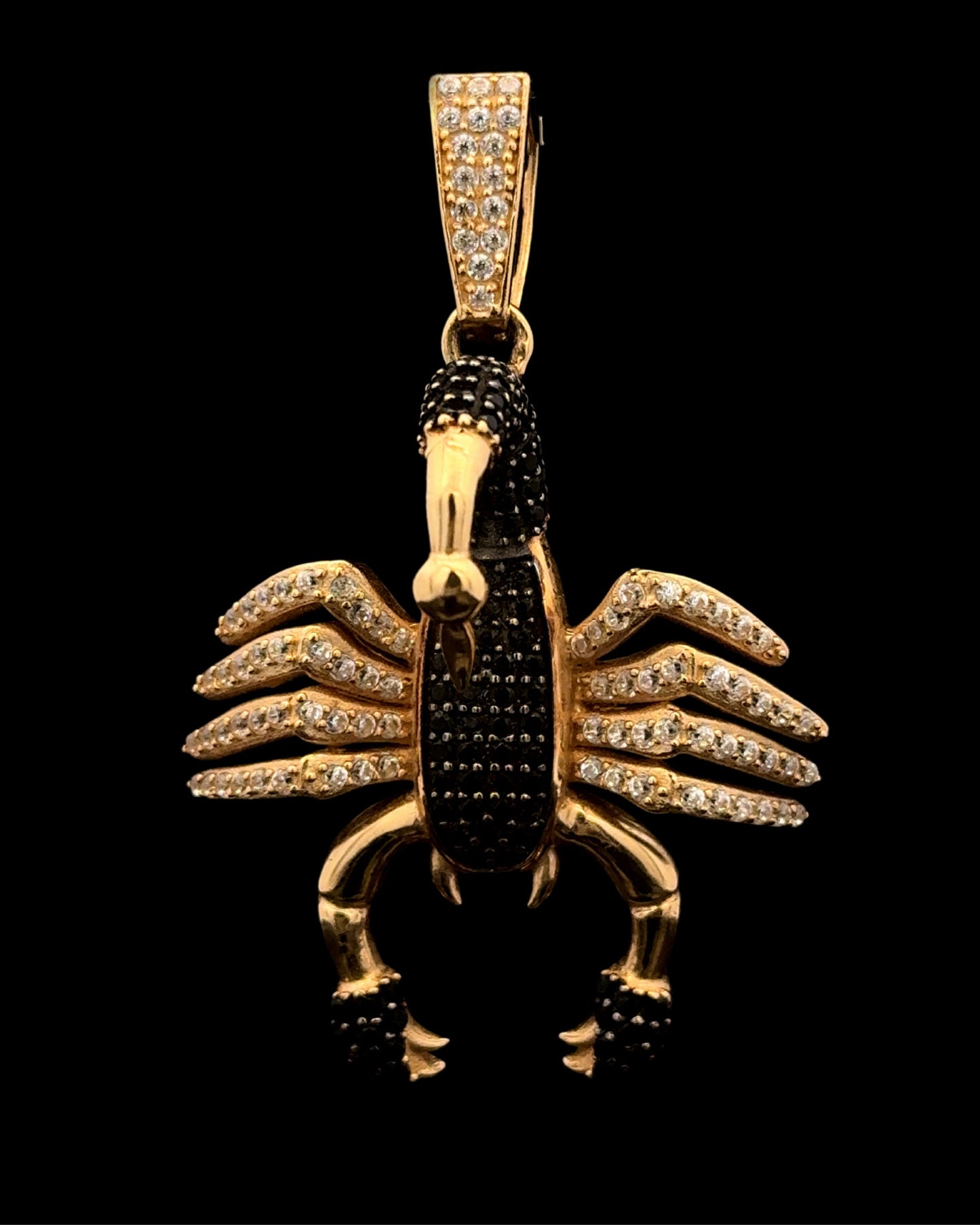 Colgante de Escorpión Negro (CZ) 9GR 14K