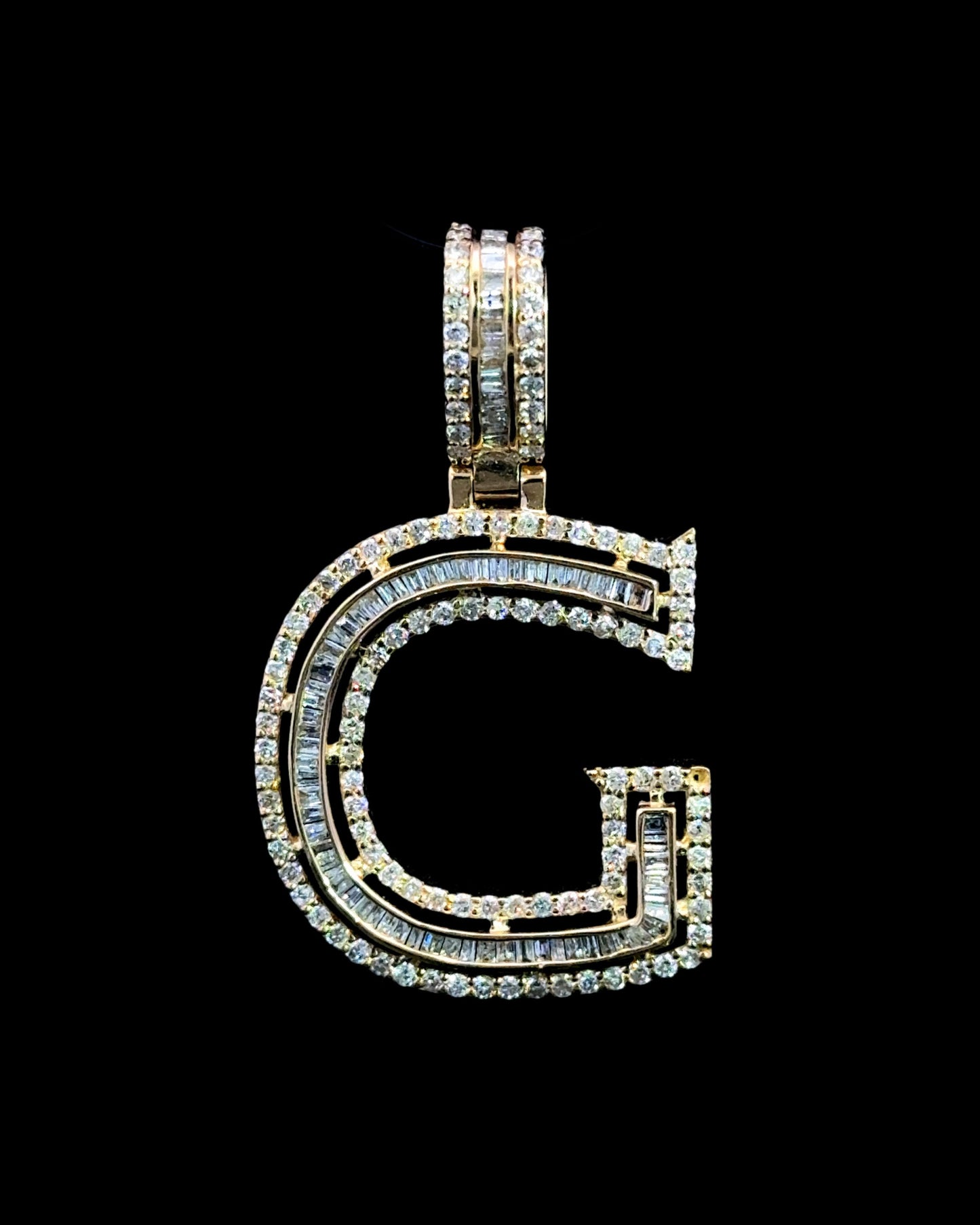 Yellow Gold Letter G Pendant Baguettes 1.01CT 3.1GR 14K