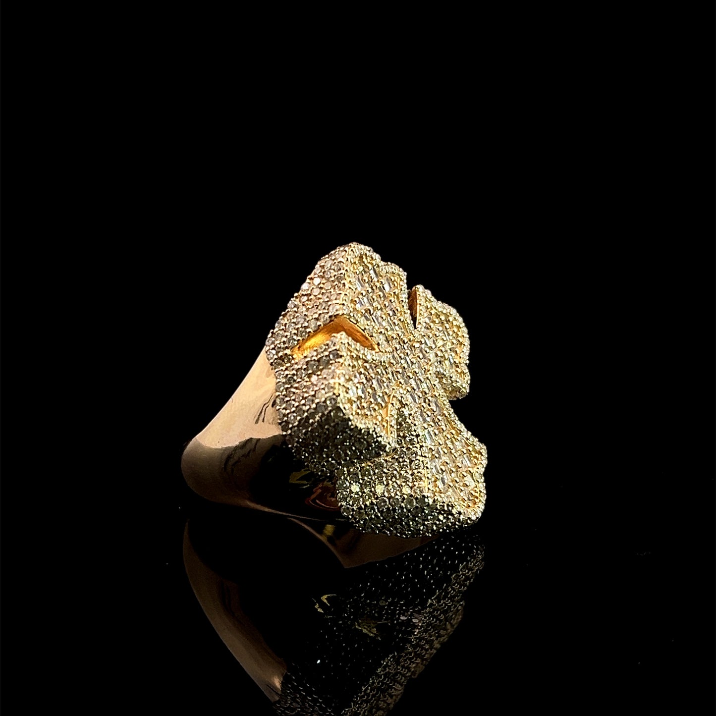 Anillo de oro amarillo con cruz baguette de 2,5 quilates y 8,65 gr de 14 quilates y 10"