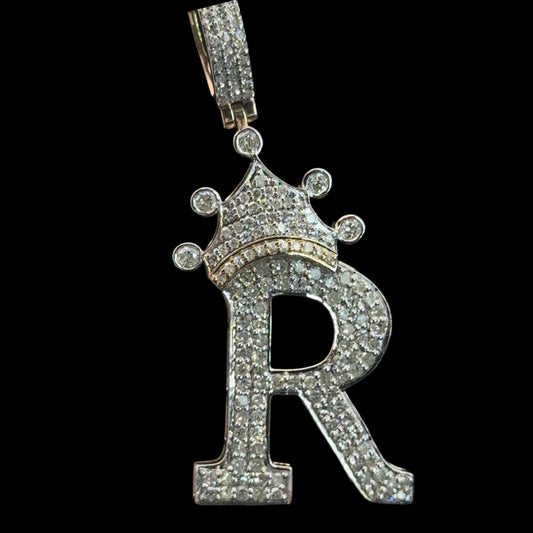 PENDANT LETRA R CON CORONA DIAMANTES 3.3GR 0.94CT 14K (SLNPD 0172-R)