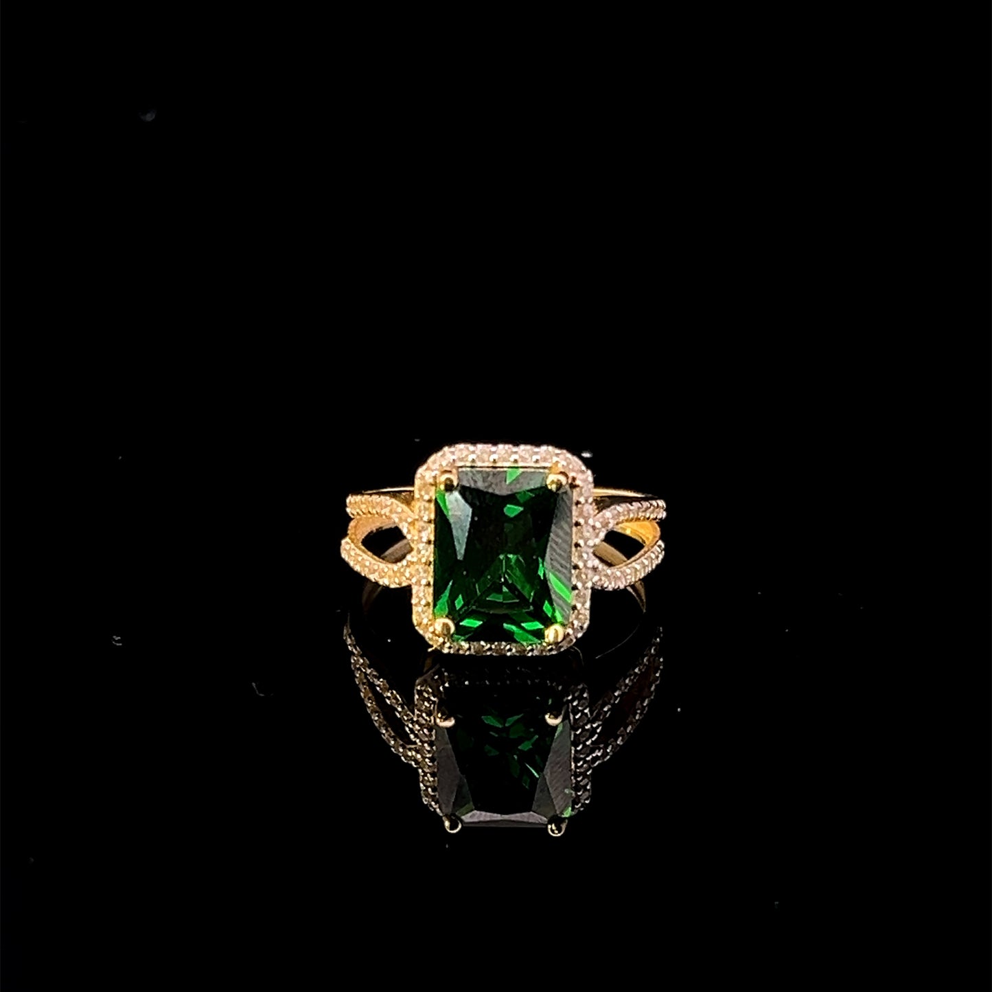 Anillo de oro amarillo con piedra verde (CZ) 3,2 gr 14K 7"