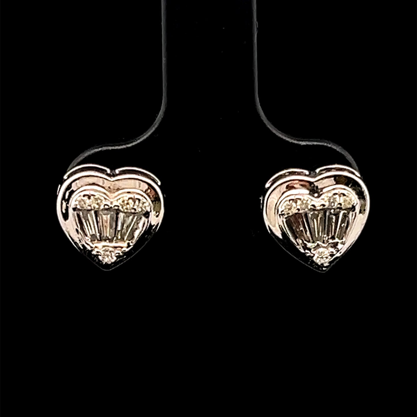 ARETES CORAZON GRUESO BLANCO ENAMEL 0.50CT 14K