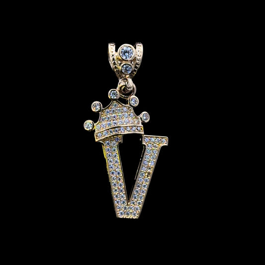 PENDANT LETRA V CON CORONA CZ 4.2GR 14K