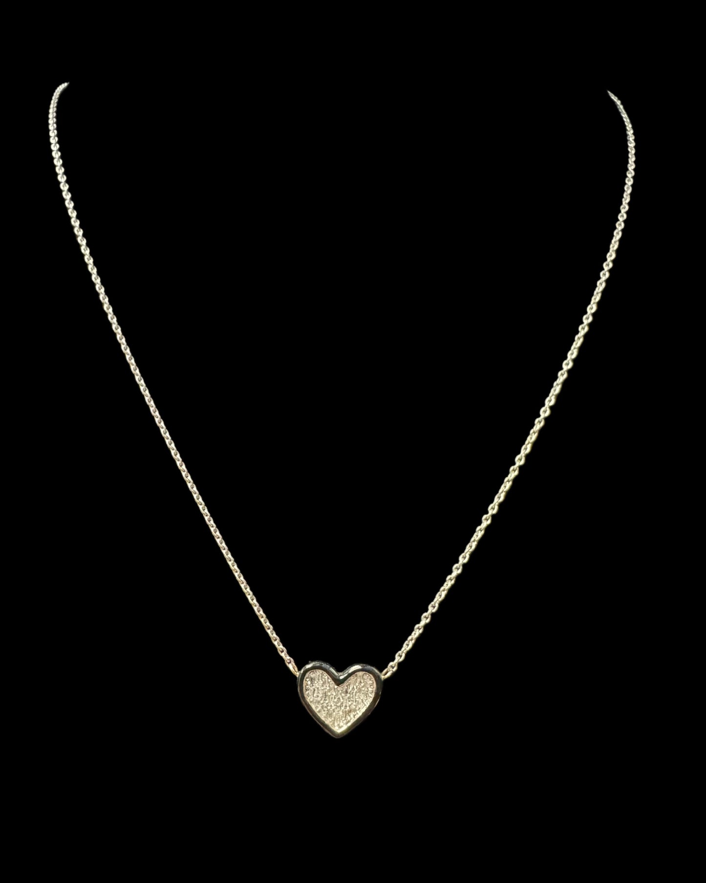 Yellow Gold Baguette Enamel Heart Necklace 0.37CT 3.6GR 14K 18"