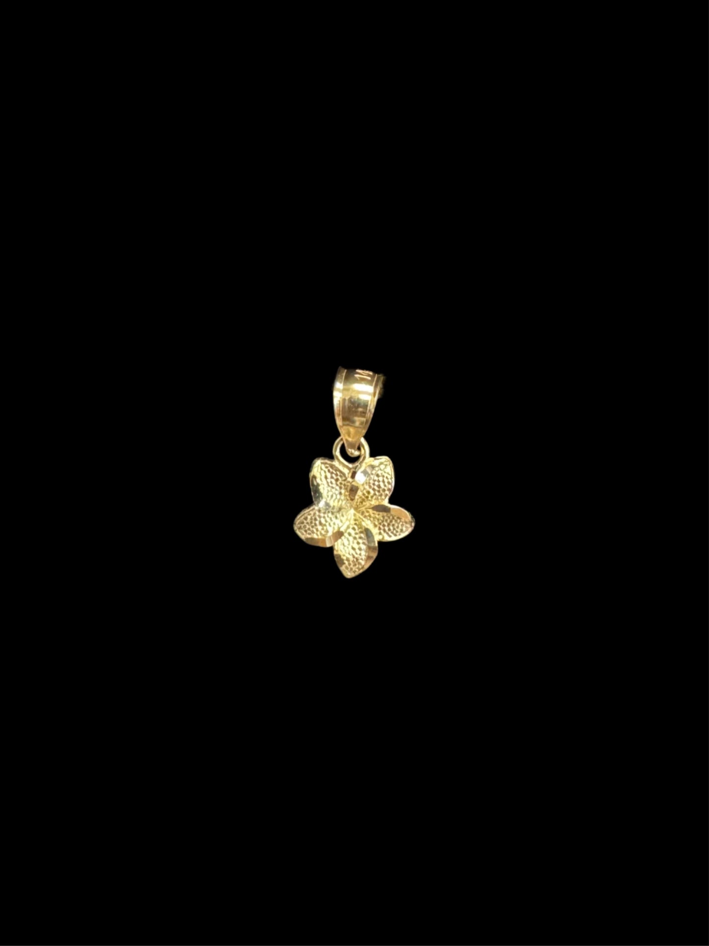 14K GOLD FLOWER PENDANT