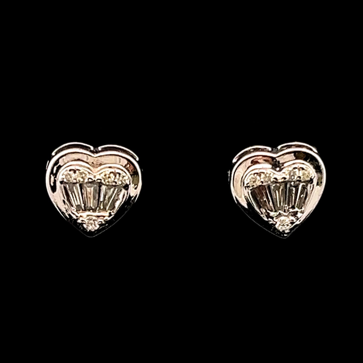 ARETES CORAZON GRUESO BLANCO ENAMEL 0.50CT 14K