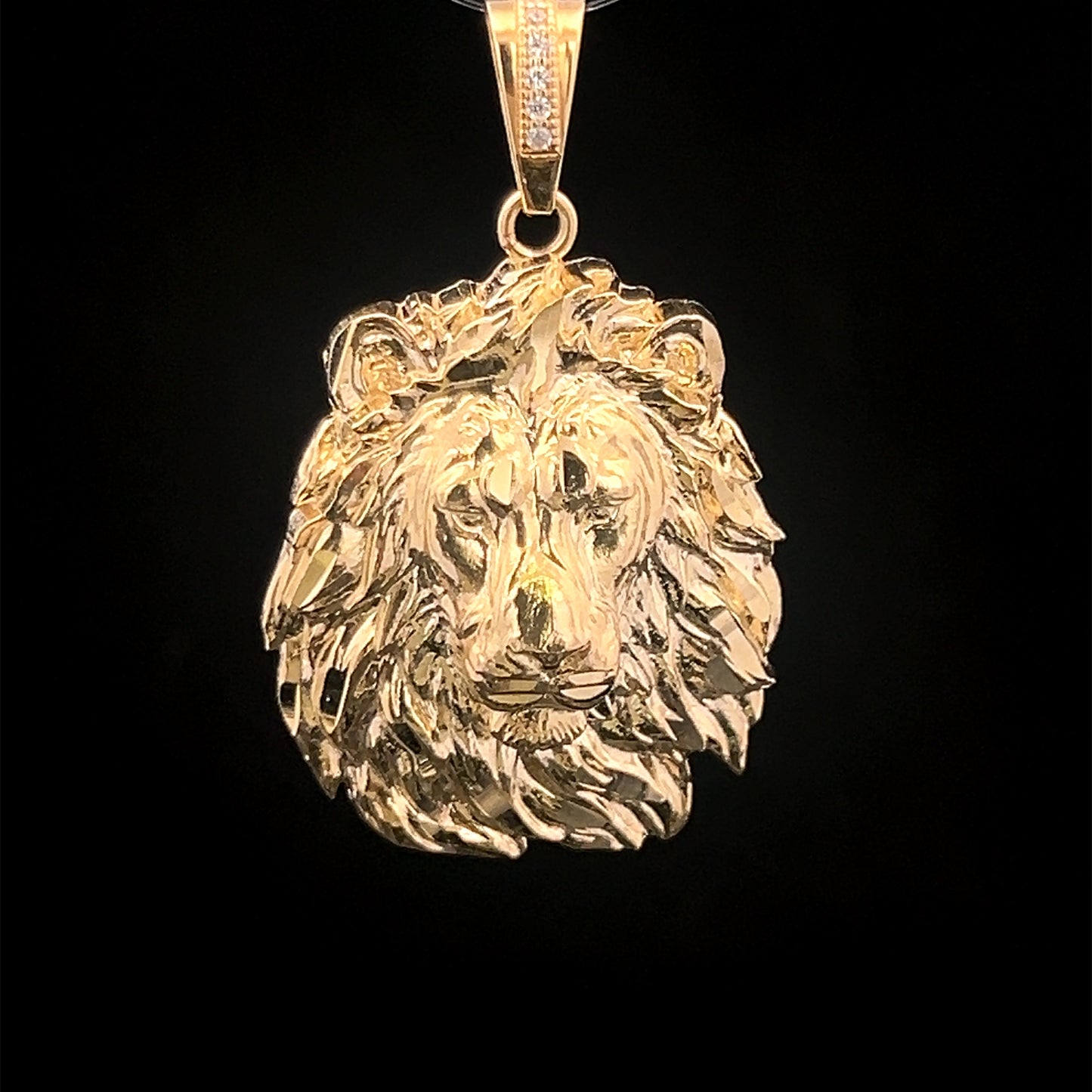 PENDANT LEON RELIEVE MEDIUM 4.5GR 14K