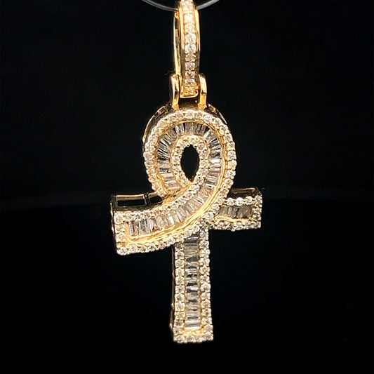 Colgante de oro amarillo con forma de cruz y lazo, talla baguette, 0,72 ct, 3,1 gr, 14 quilates