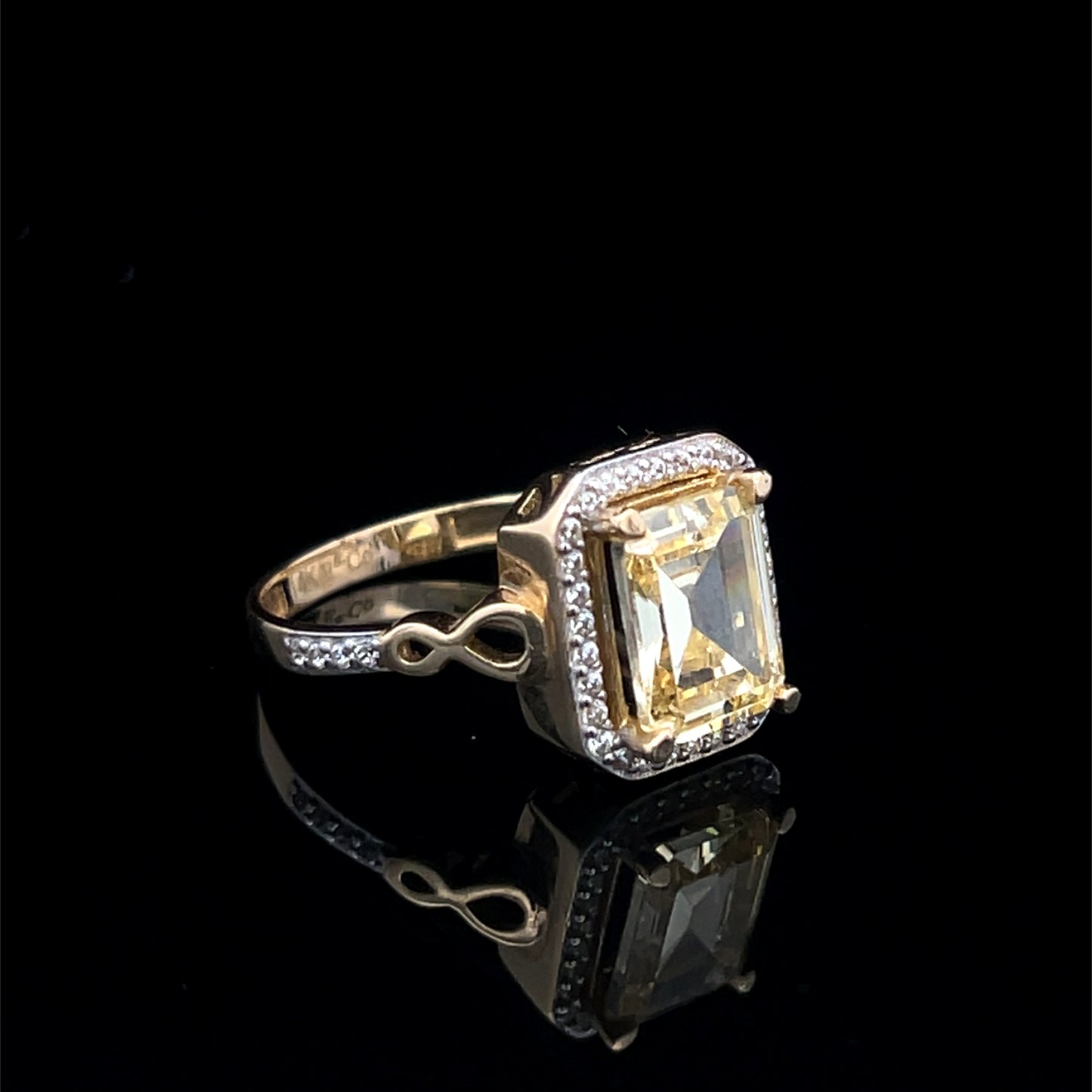 Anillo de oro amarillo con piedra amarilla (CZ) 3,1 gr 14K 8"