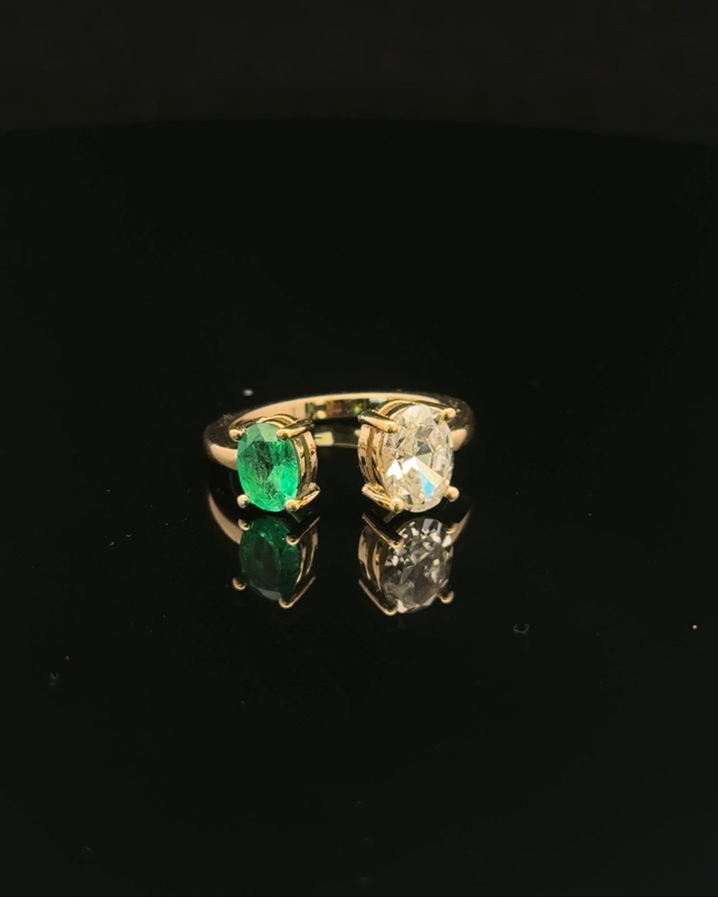 14K YELLOW GOLD ENGAGEMENT RING LAB-GROWN DIAMOND AND EMERALD (3.4GR 1.52CT 5.5")