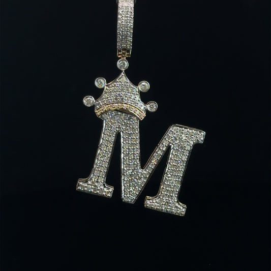 PENDANT LETRA M CON CORONA DIAMANTES 4.4GR 1.09CT 14K (SLNPD 0172-M)